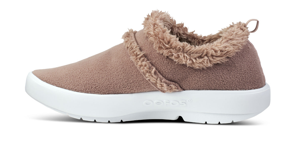 OOFOS Women's OOcoozie Low Recovery Shoe White Chocolate oofos.co.uk