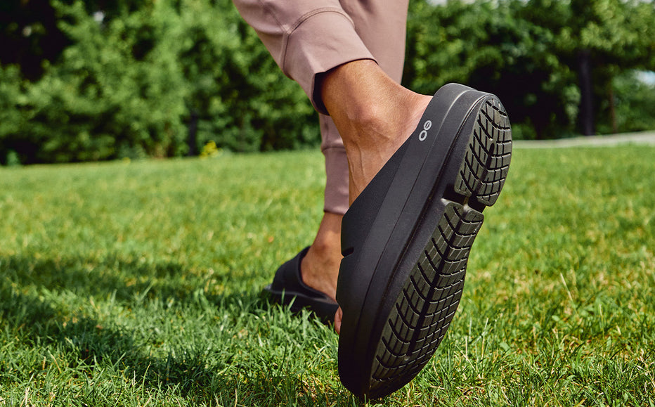 OOFOS Women's OOmega OOahh Recovery Slide Sandal - Black – oofos.co.uk