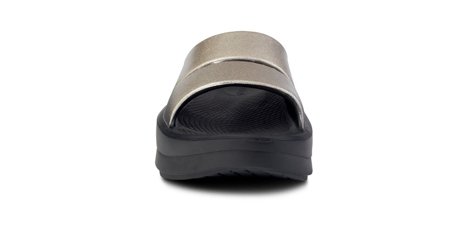 OOFOS Women's OOmega OOahh Luxe Recovery Slide Sandal - Latte