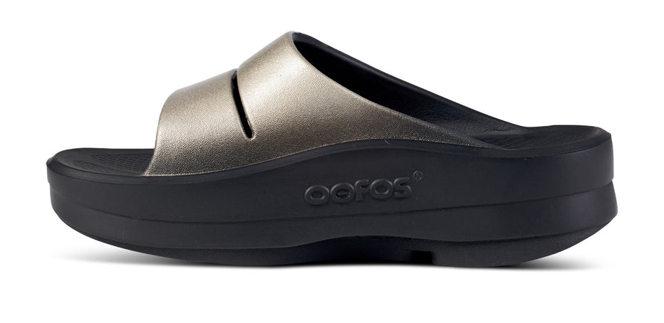 OOFOS Women's OOmega OOahh Luxe Recovery Slide Sandal - Latte