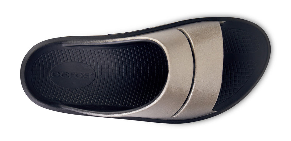 OOFOS Women's OOmega OOahh Luxe Recovery Slide Sandal - Latte