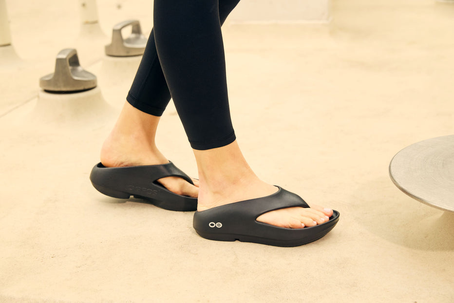OOFOS Women's OOriginal PLUS Recovery Sandal - Black – oofos.co.uk